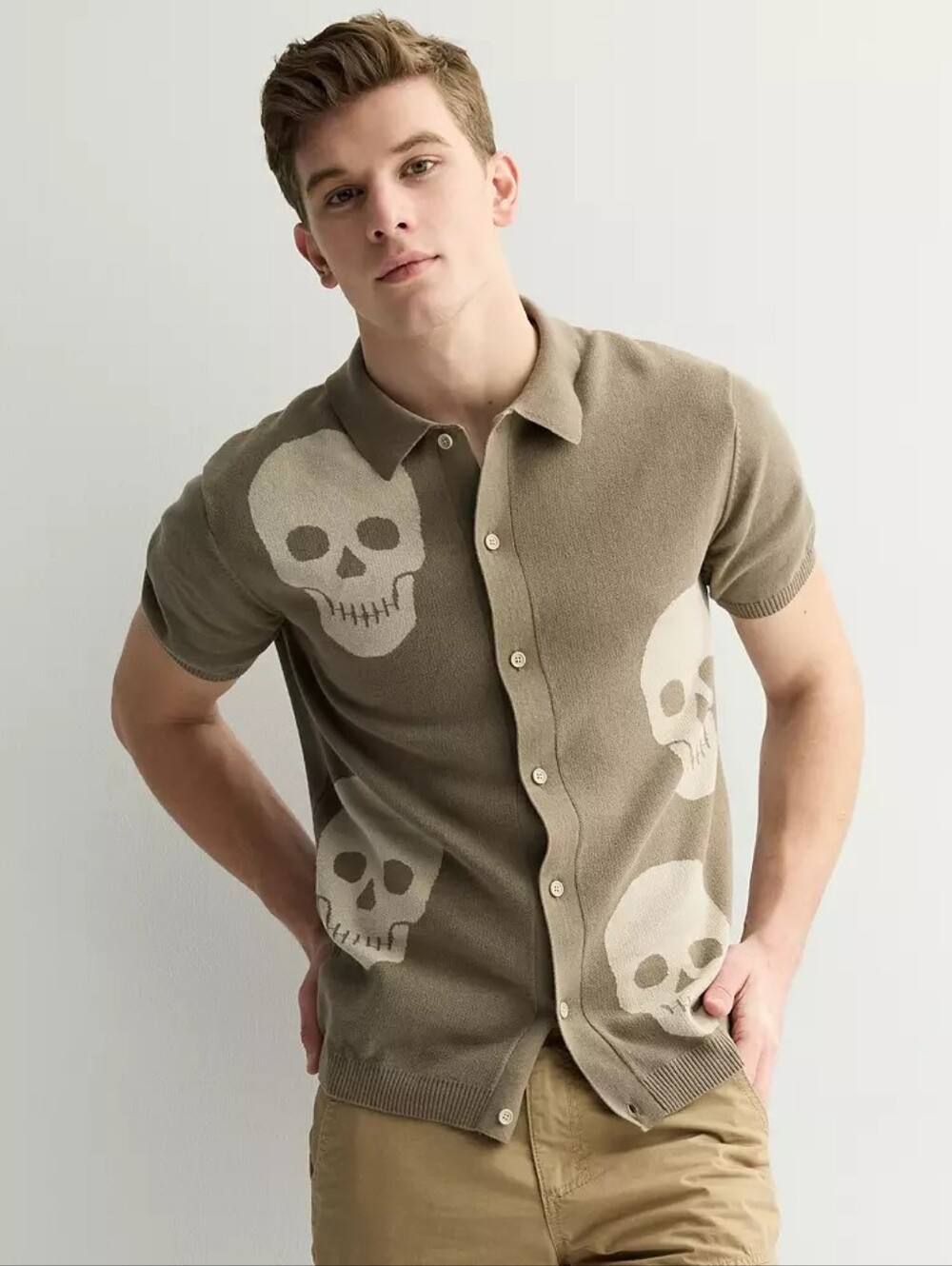 Retrofit Skulls Short Sleeve Button-Down Sweater NWT